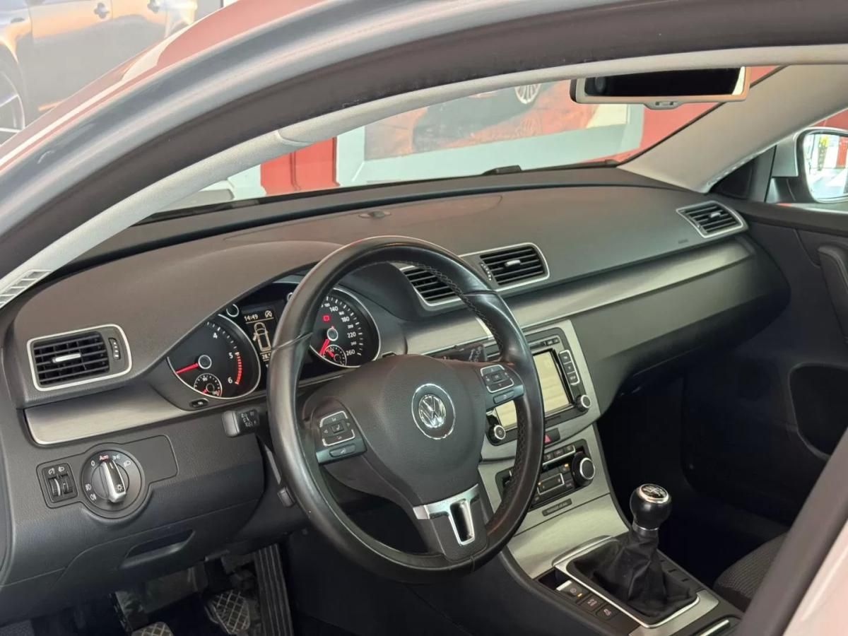 volkswagen-passat-variant-2011-diesel-1598cc