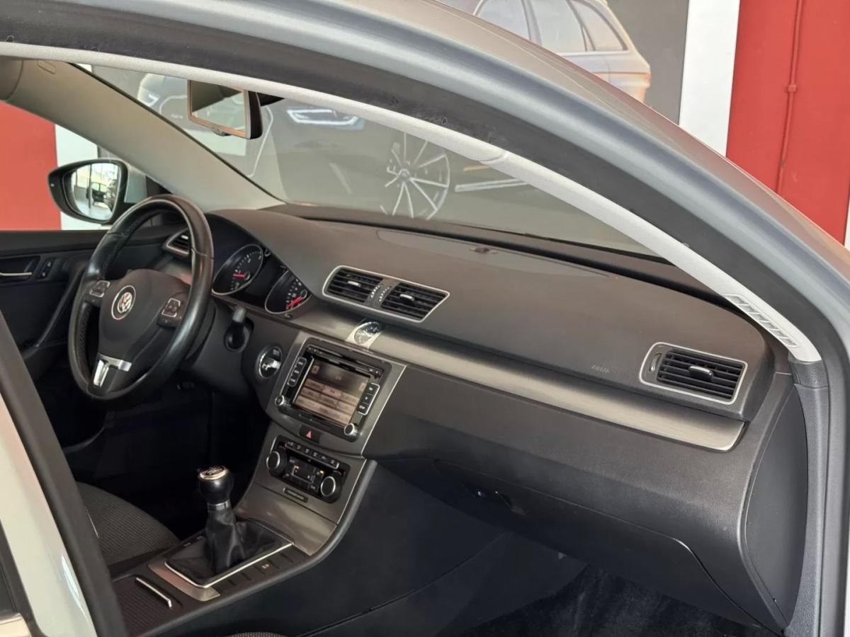 volkswagen-passat-variant-2011-diesel-1598cc