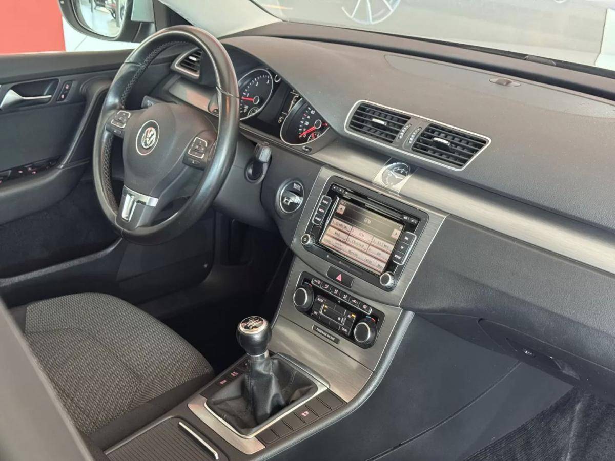 volkswagen-passat-variant-2011-diesel-1598cc