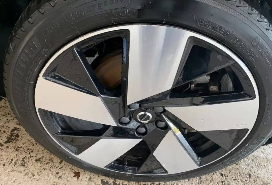 volvo-c40-2022-eletrico-200cc