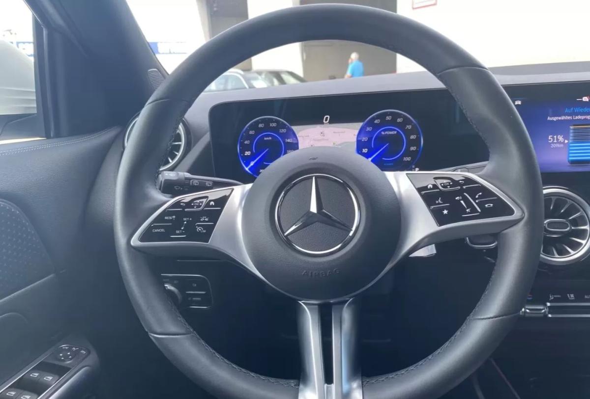 mercedes-benz-eqa-2024-eletrico-200cc