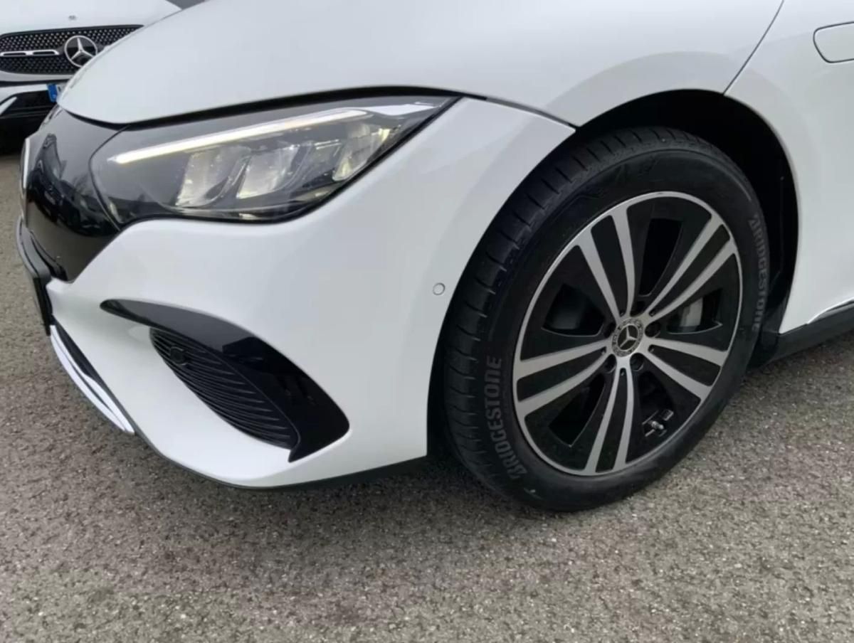 mercedes-benz-eqe-2023-eletrico-200cc