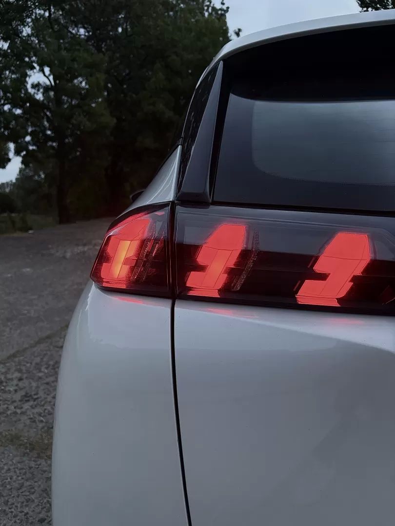 peugeot-e-2008-2020-eletrico-0cc