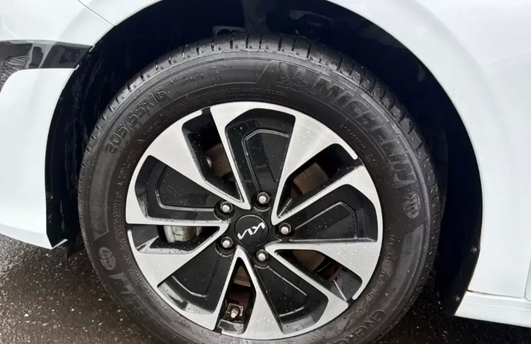 kia-ceed-sw-2022-hibrido-1580cc