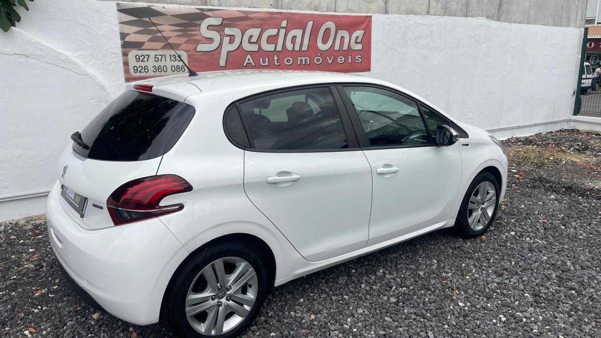 peugeot-208-2016-gasolina-1199cc