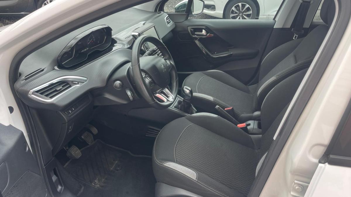 peugeot-208-2016-gasolina-1199cc