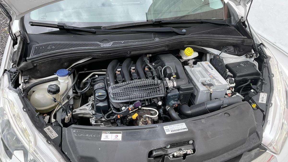 peugeot-208-2016-gasolina-1199cc