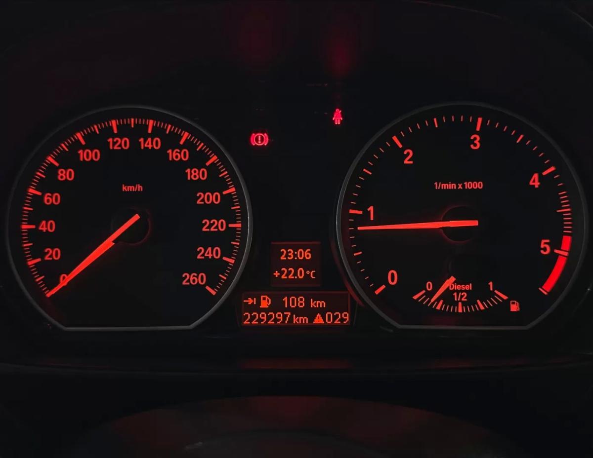 bmw-serie-1-2011-diesel-1995cc