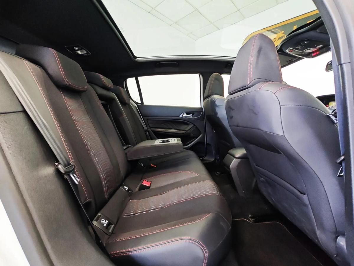 peugeot-308-2018-gasolina-1199cc