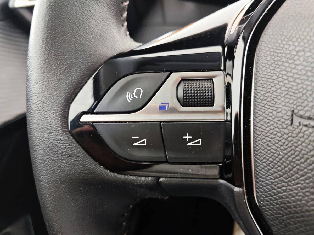 peugeot-208-2023-gasolina-1199cc