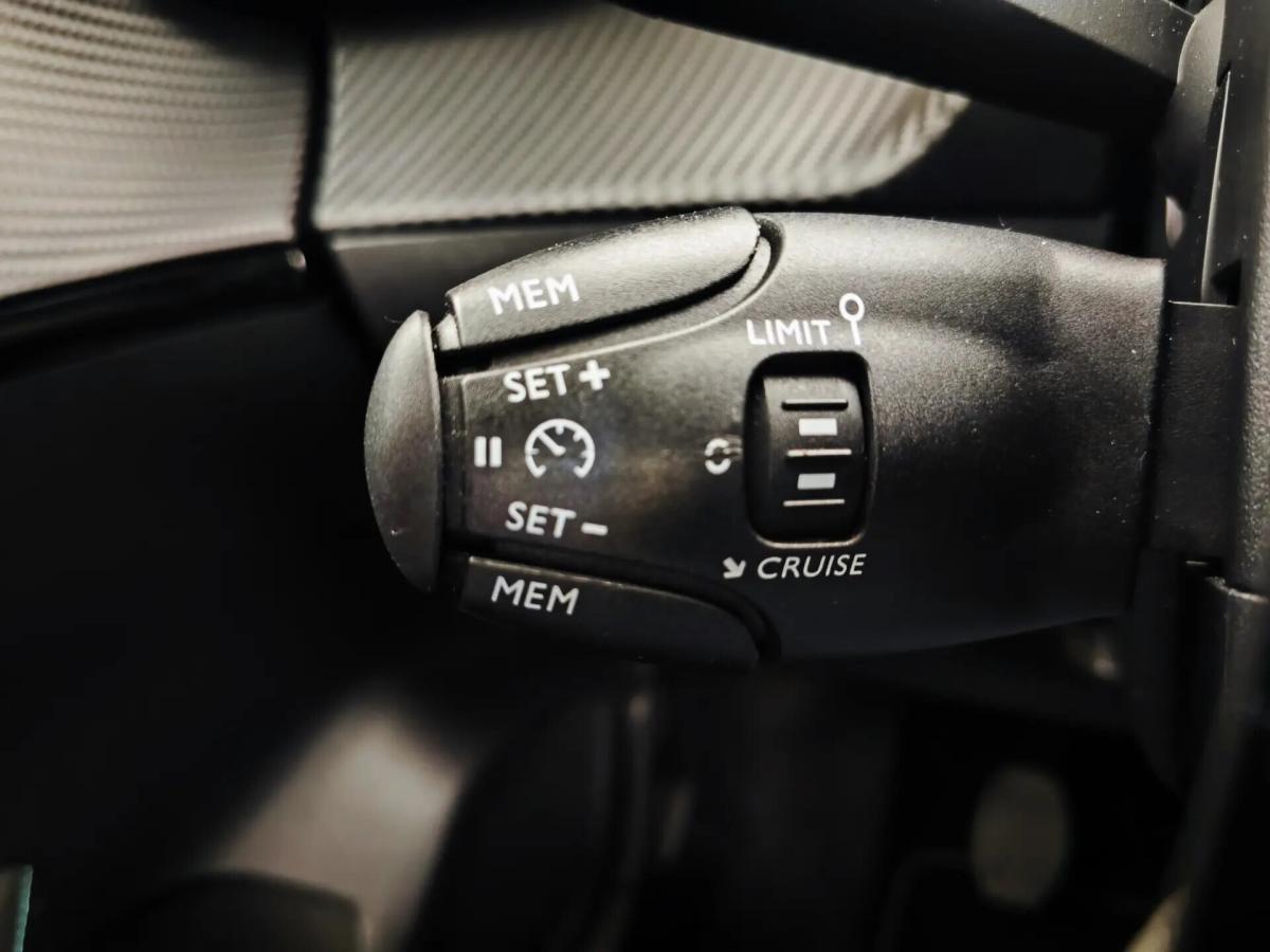 peugeot-208-2023-gasolina-1199cc