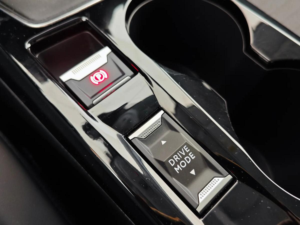 peugeot-208-2023-gasolina-1199cc