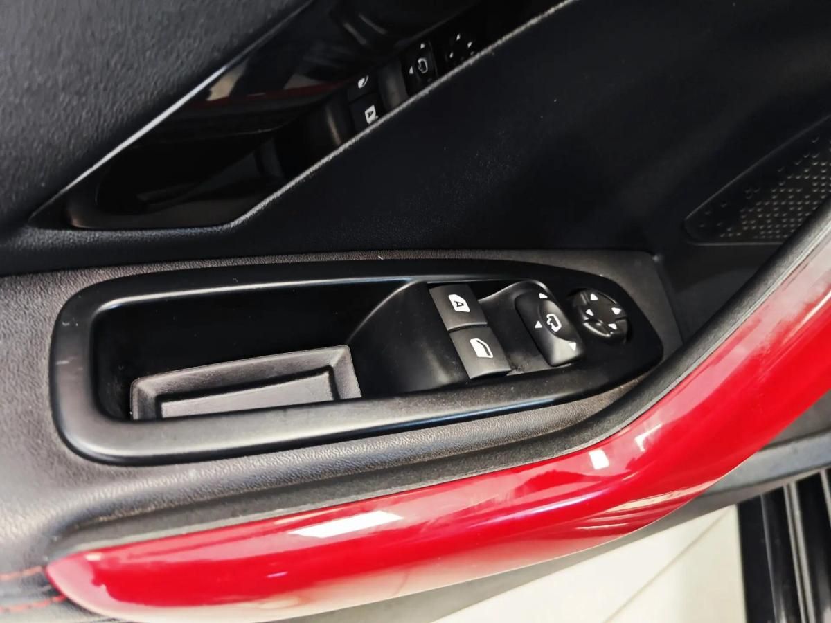 peugeot-208-2013-gasolina-1598cc
