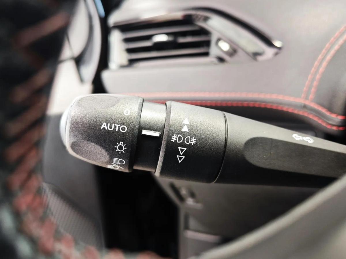 peugeot-208-2013-gasolina-1598cc