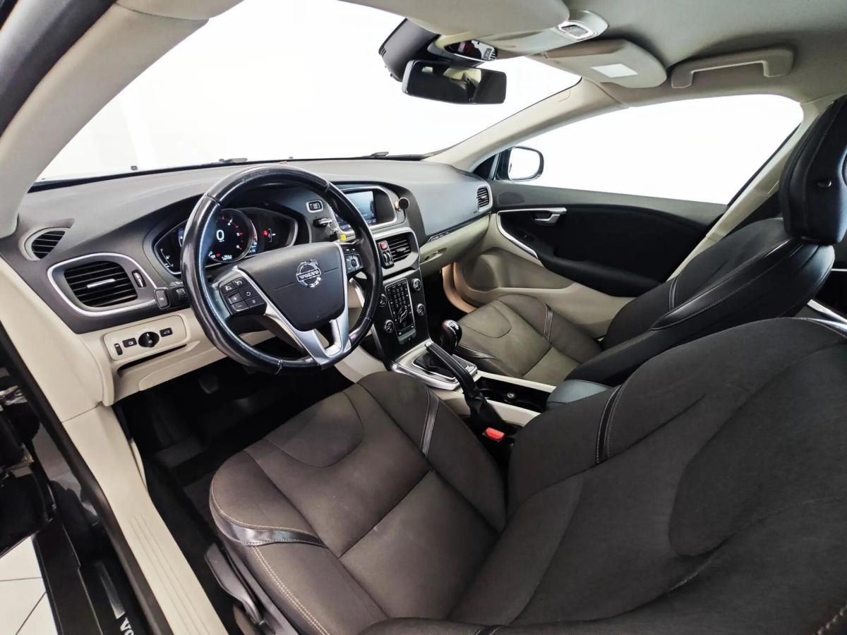 volvo-v40-cross-country-2014-diesel-1560cc