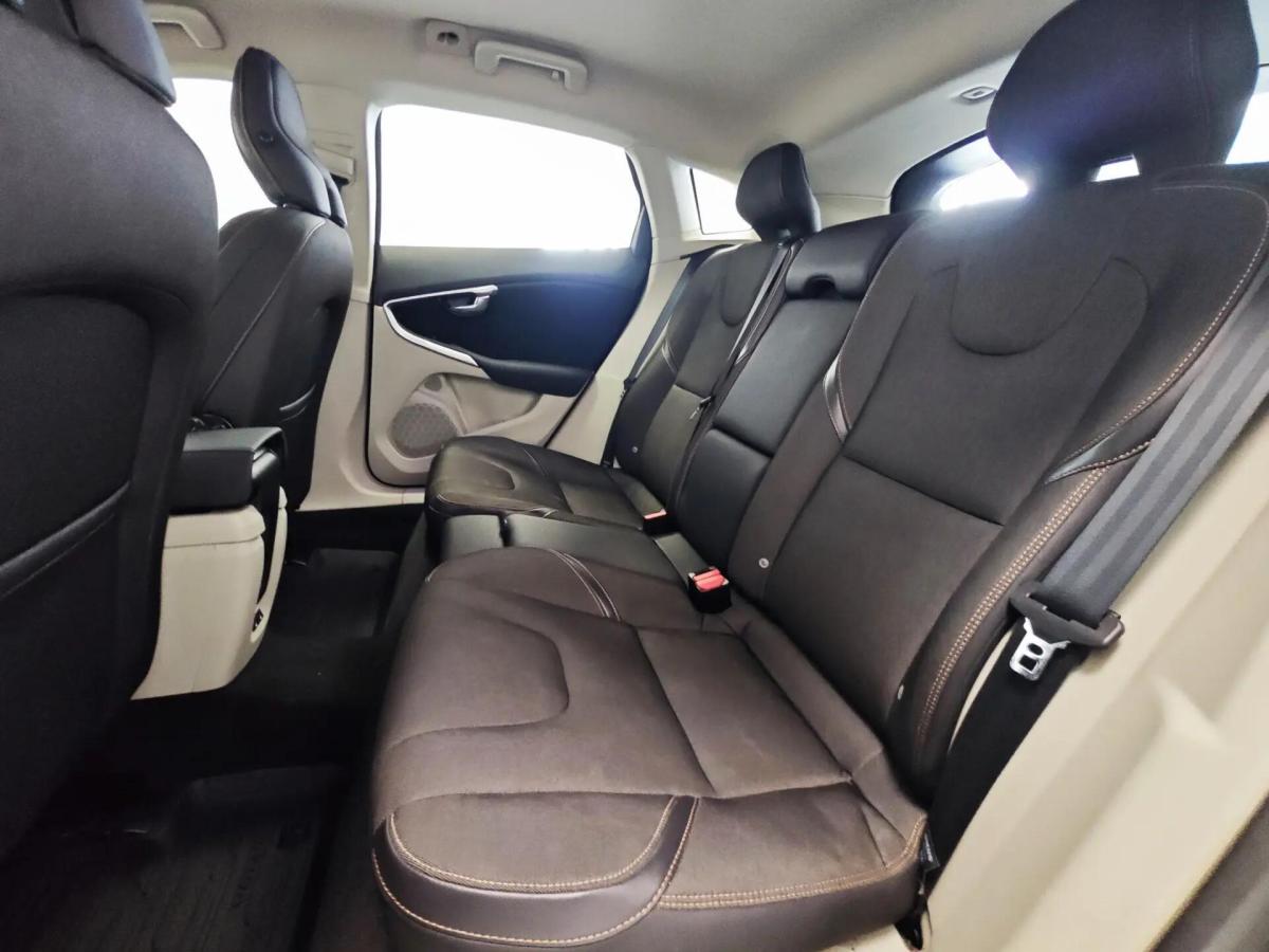 volvo-v40-cross-country-2014-diesel-1560cc