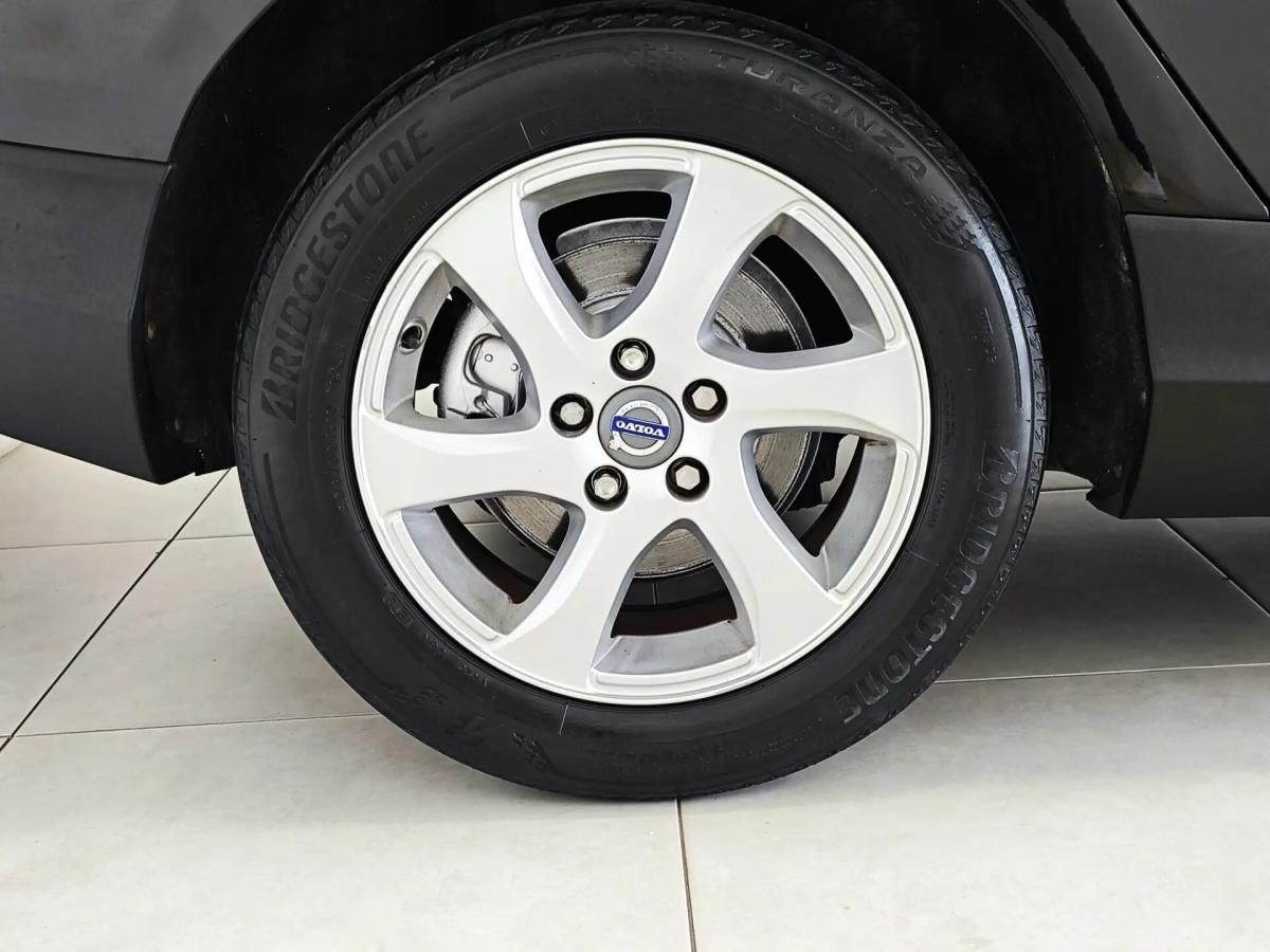 volvo-v40-cross-country-2014-diesel-1560cc
