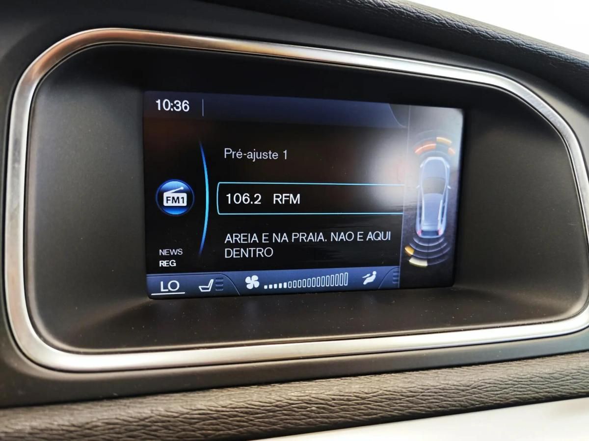 volvo-v40-cross-country-2014-diesel-1560cc