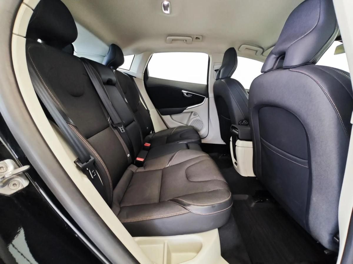 volvo-v40-cross-country-2014-diesel-1560cc
