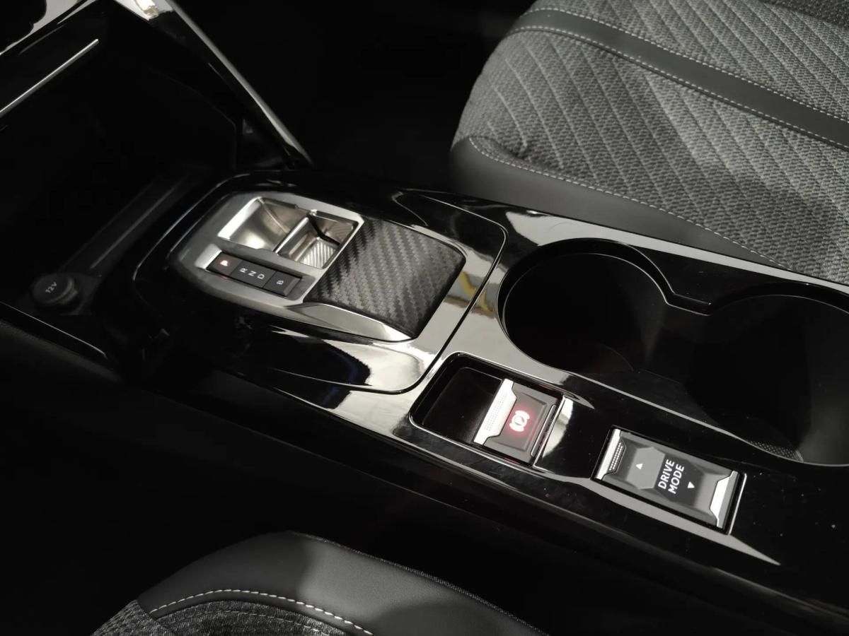 peugeot-e-2008-2025-eletrico-0cc