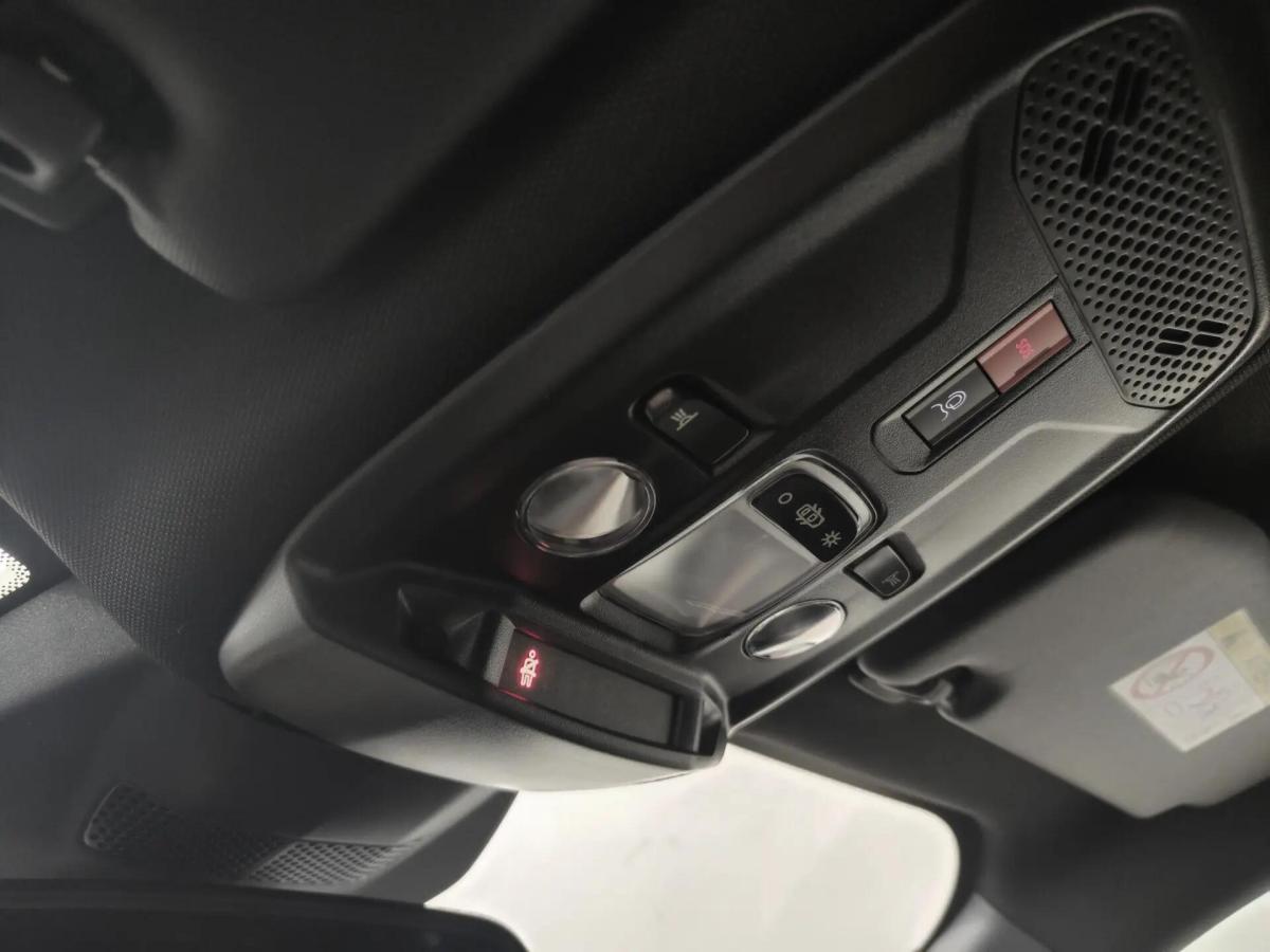 peugeot-e-2008-2025-eletrico-0cc