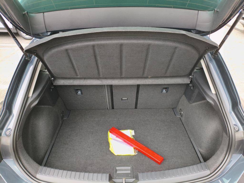 seat-leon-2022-diesel-2000cc