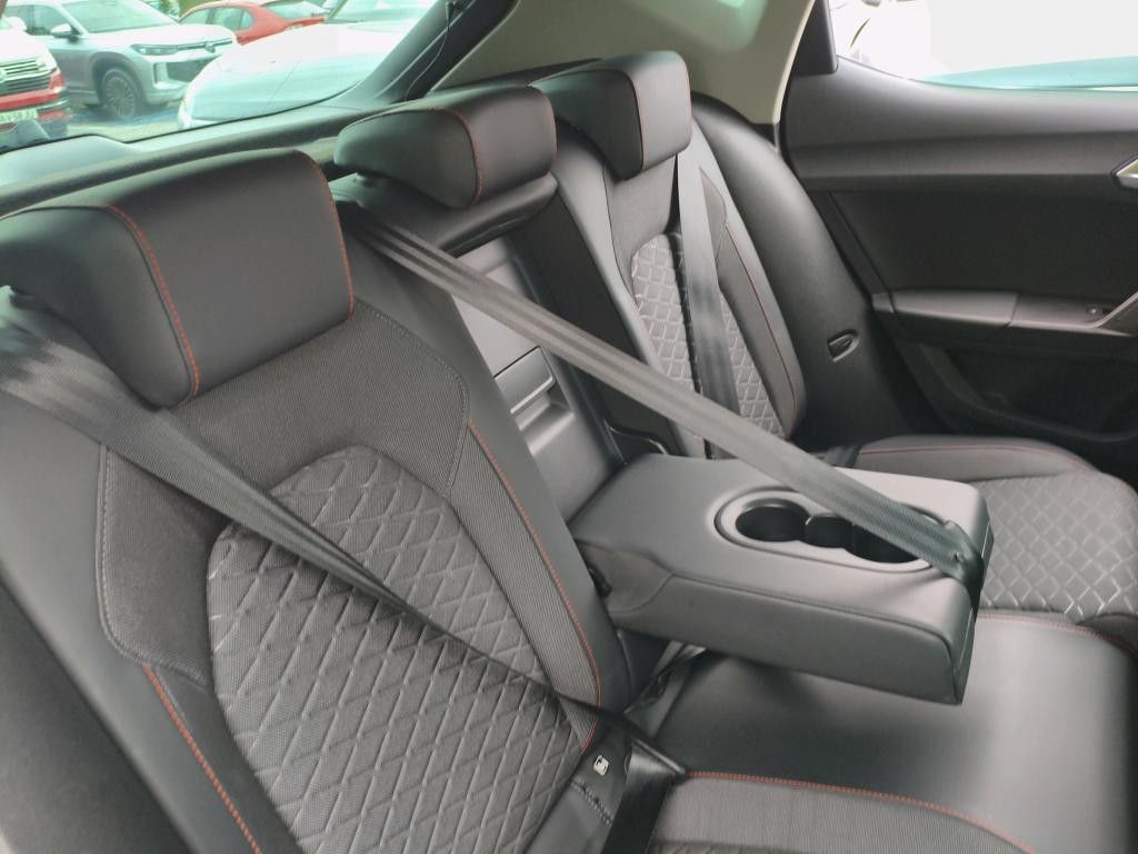 seat-leon-2022-diesel-2000cc