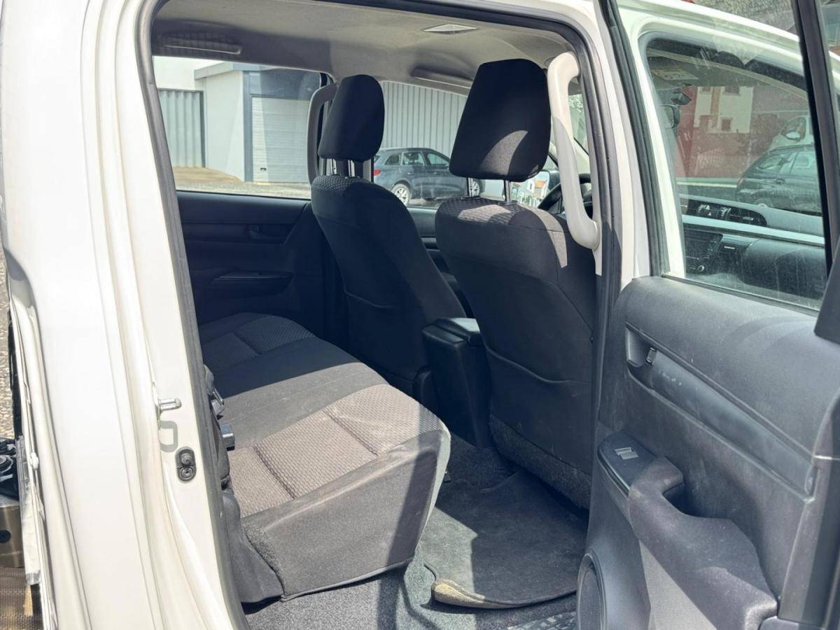 toyota-hilux-2023-diesel-2400cc