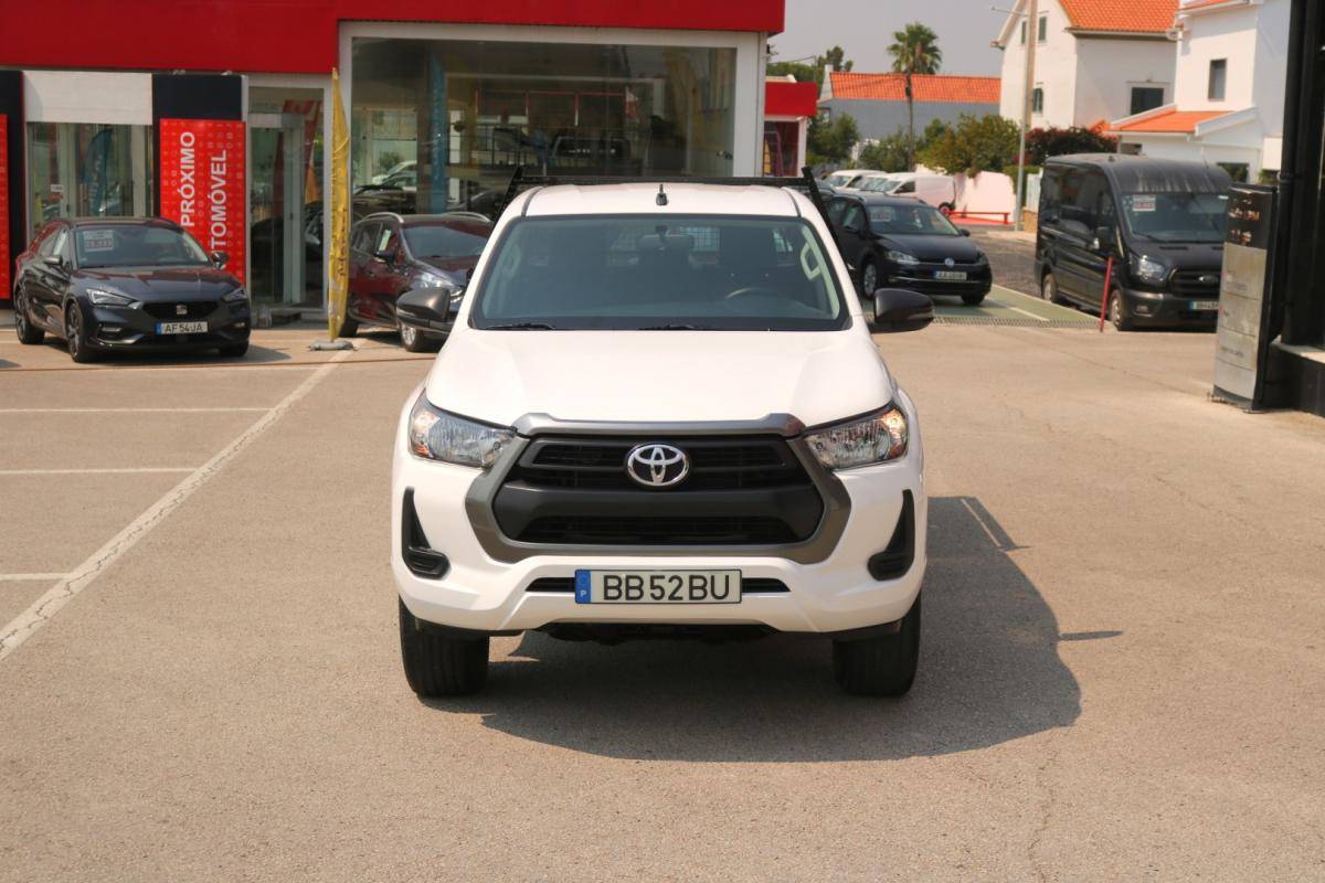 toyota-hilux-2023-diesel-2400cc