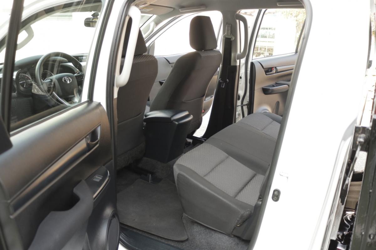 toyota-hilux-2023-diesel-2400cc