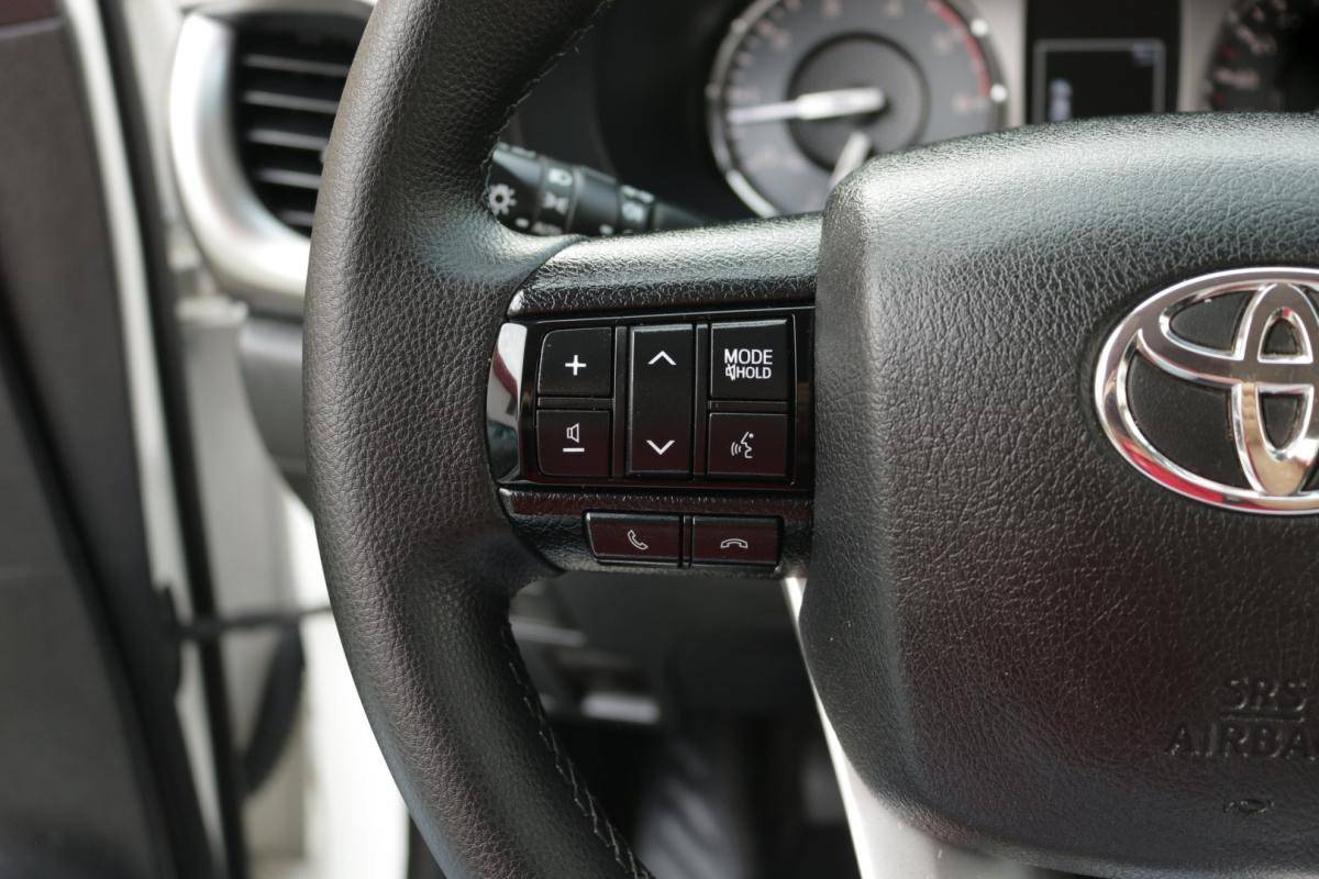 toyota-hilux-2023-diesel-2400cc