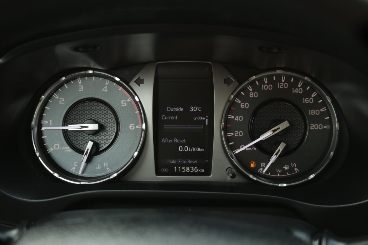 toyota-hilux-2023-diesel-2400cc