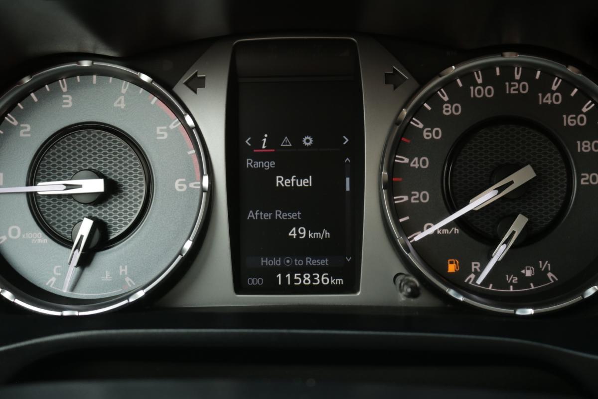 toyota-hilux-2023-diesel-2400cc