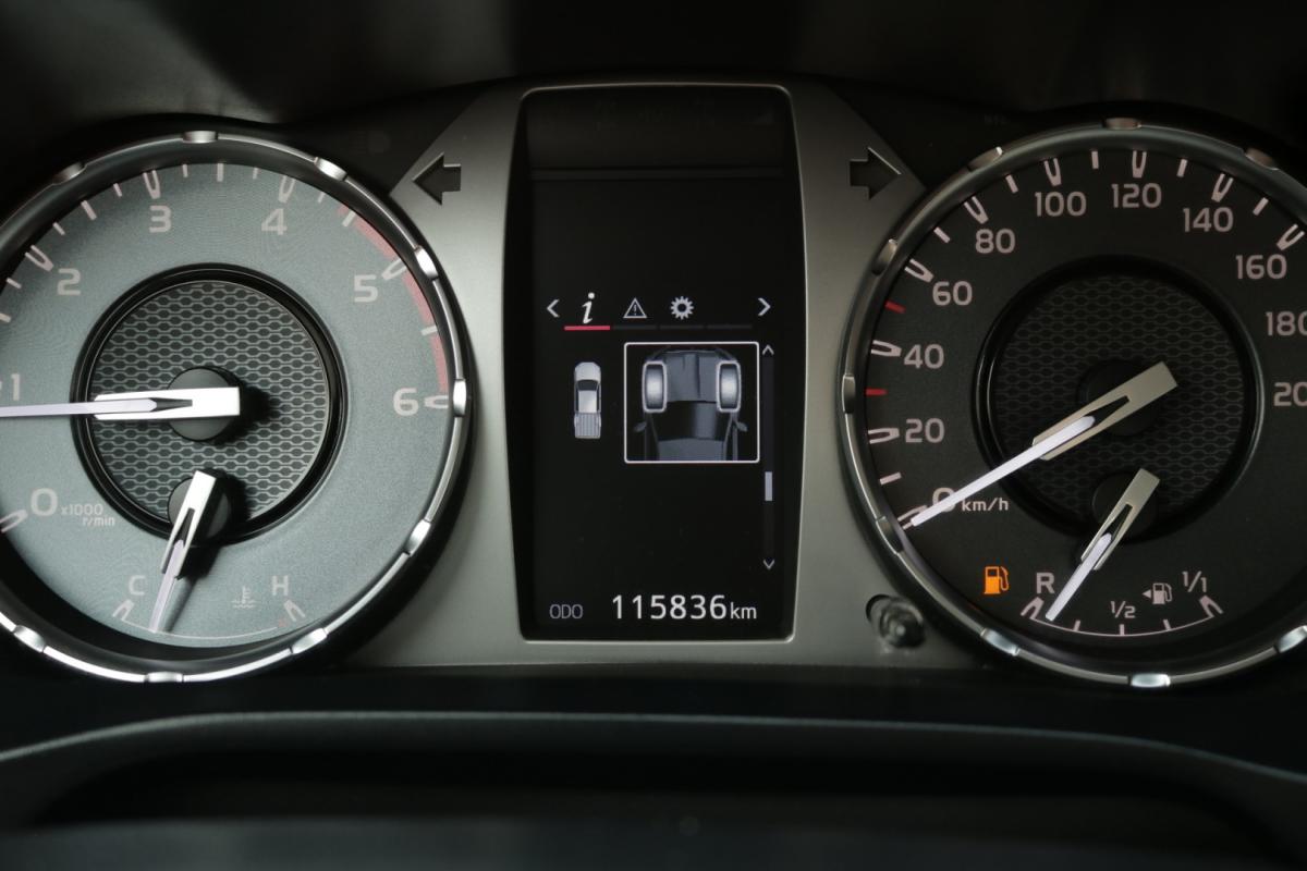toyota-hilux-2023-diesel-2400cc