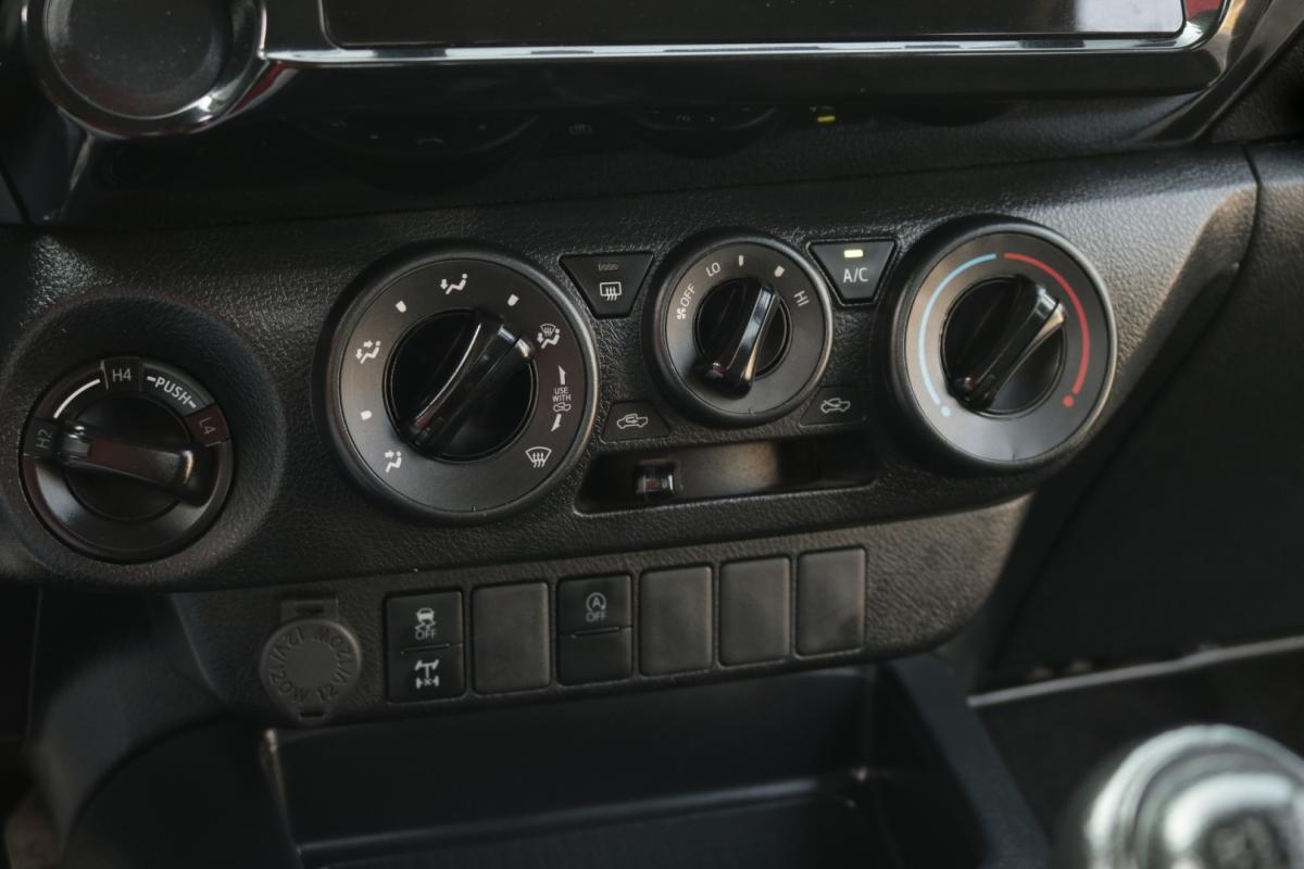 toyota-hilux-2023-diesel-2400cc