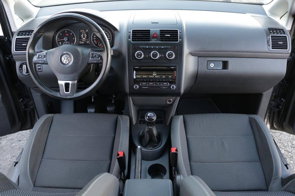 volkswagen-touran-2014-diesel-1600cc