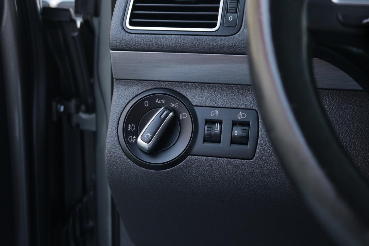 volkswagen-touran-2014-diesel-1600cc