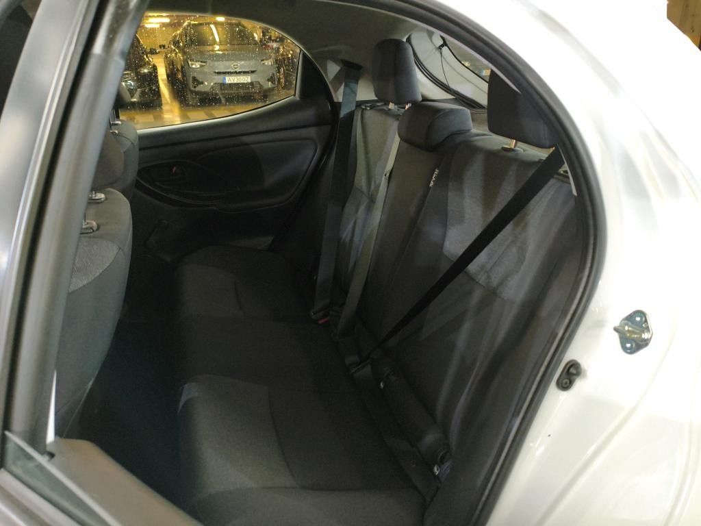 toyota-yaris-2021-hibrido-1500cc