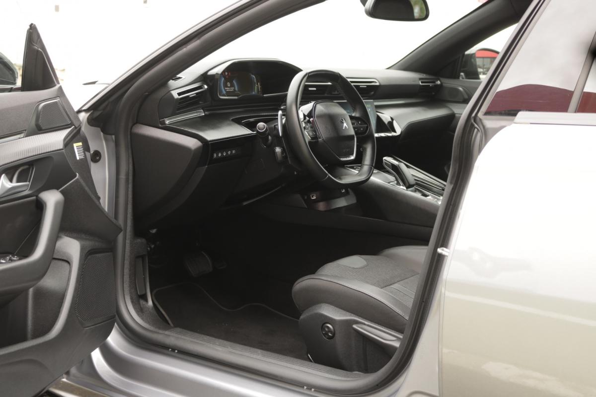 peugeot-508-sw-2023-hibrido-1600cc
