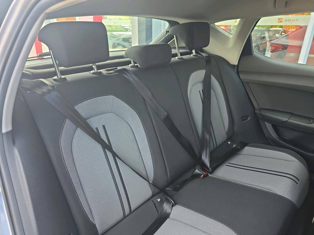 seat-leon-2022-diesel-2000cc