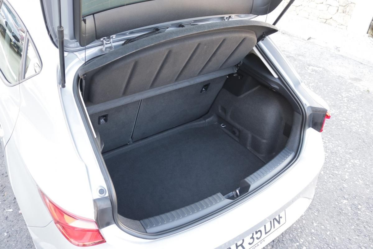 seat-leon-2022-diesel-2000cc