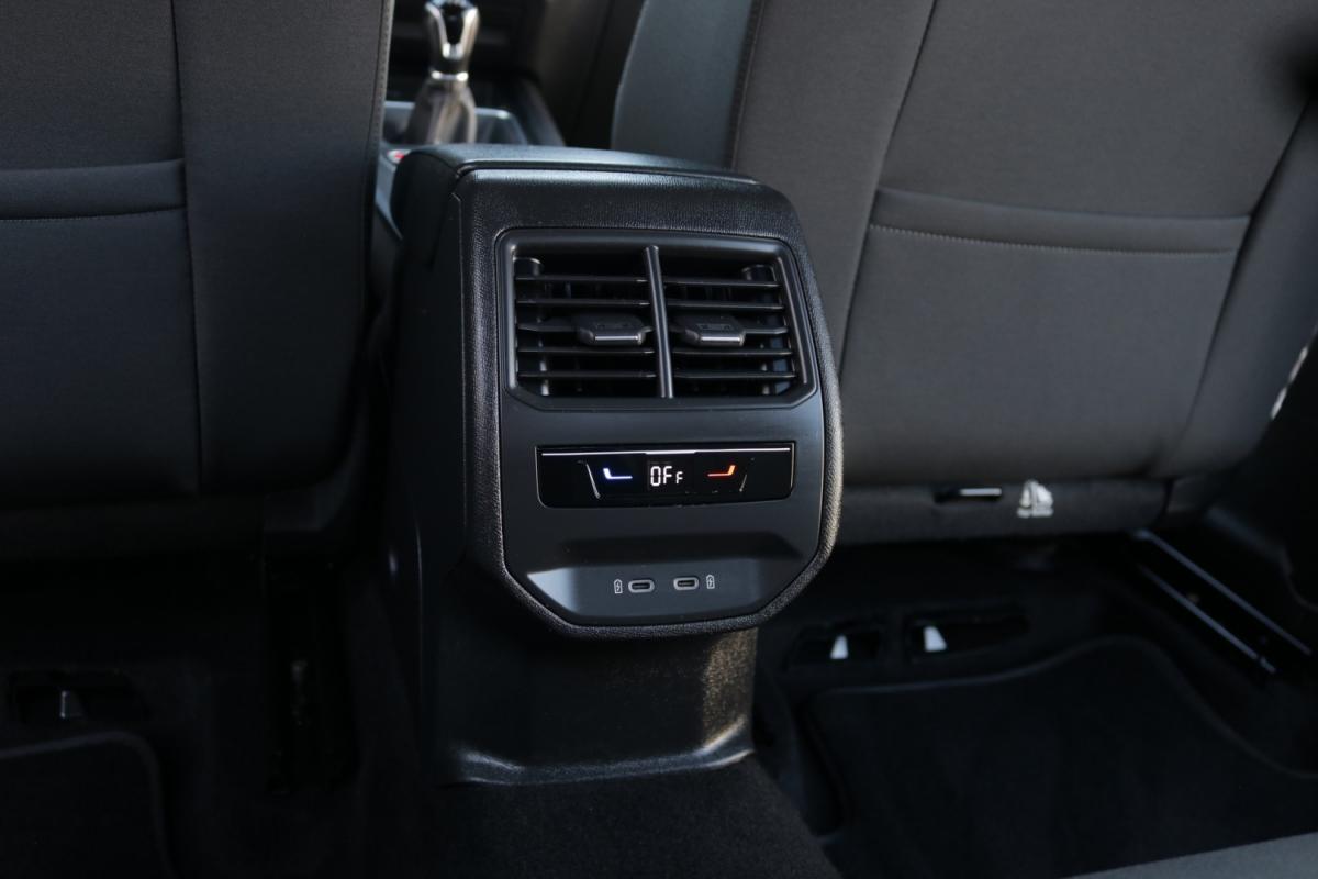 seat-leon-2022-diesel-2000cc