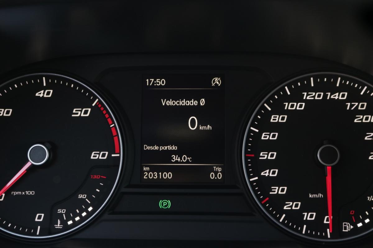 seat-leon-2022-diesel-2000cc