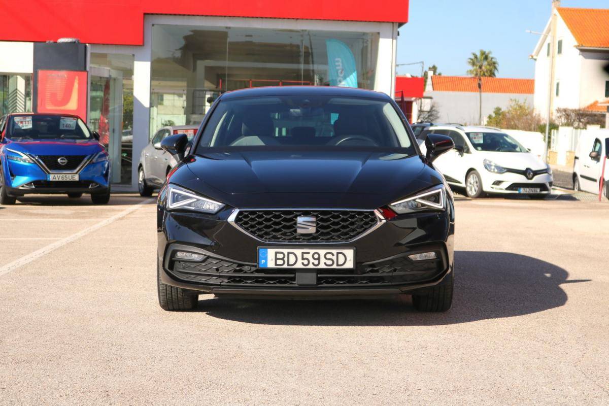 seat-leon-2023-diesel-2000cc