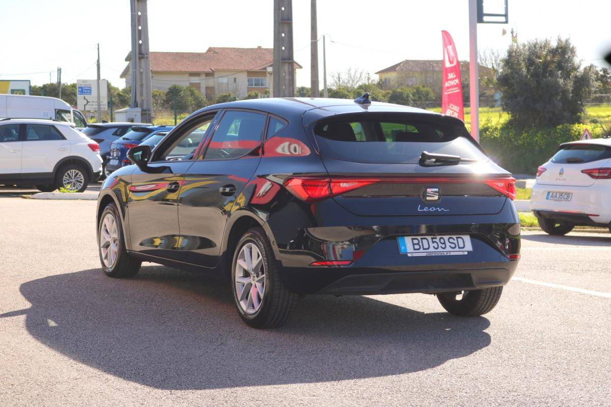 seat-leon-2023-diesel-2000cc