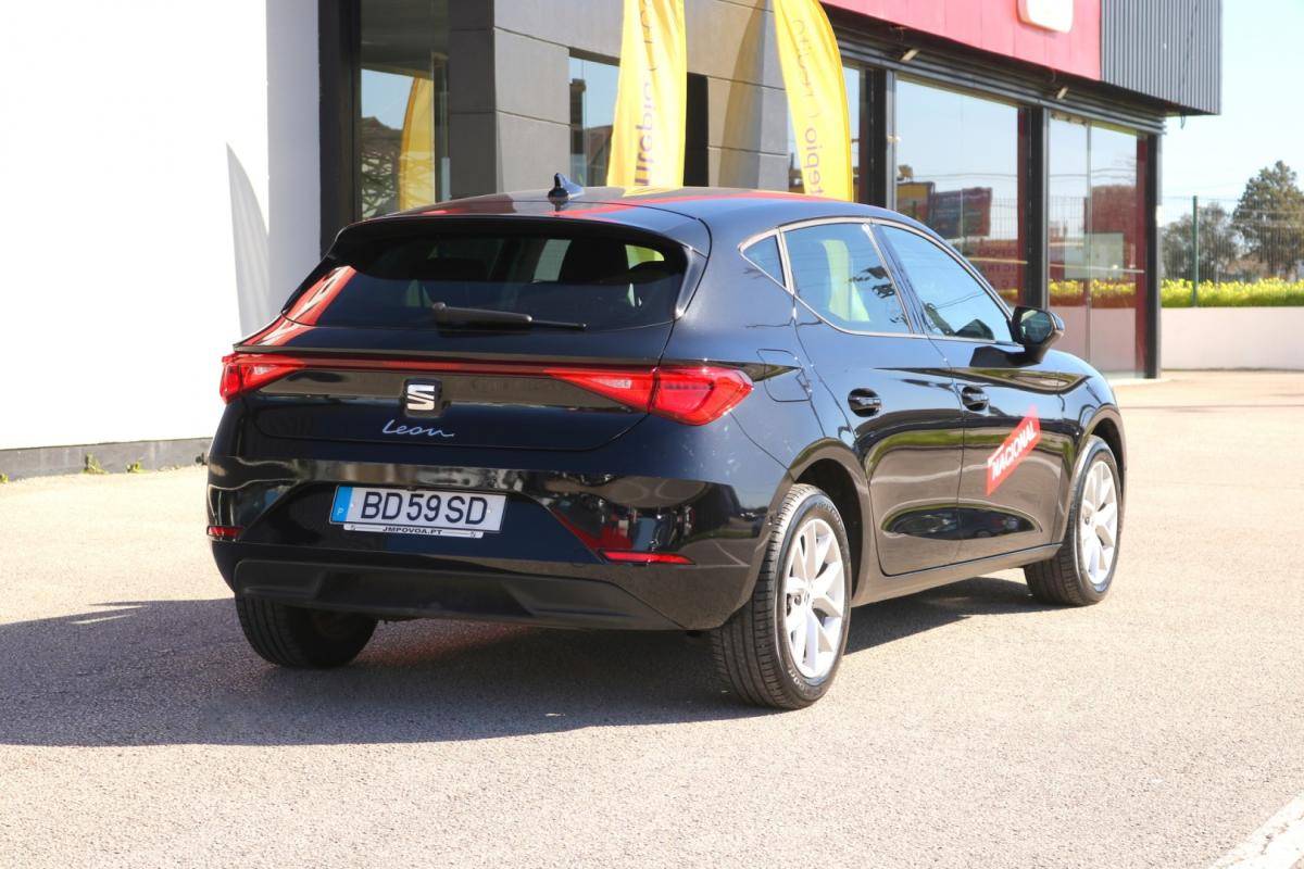 seat-leon-2023-diesel-2000cc