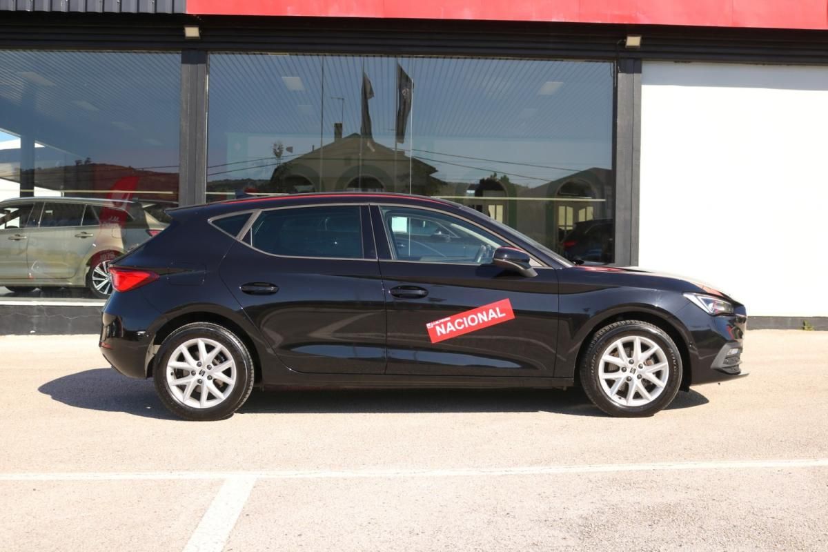 seat-leon-2023-diesel-2000cc