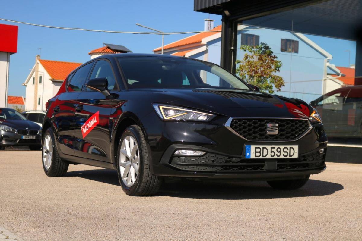 seat-leon-2023-diesel-2000cc