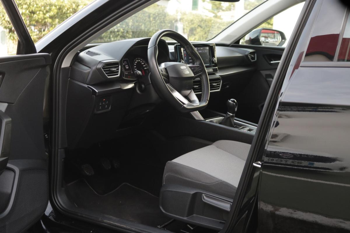 seat-leon-2023-diesel-2000cc