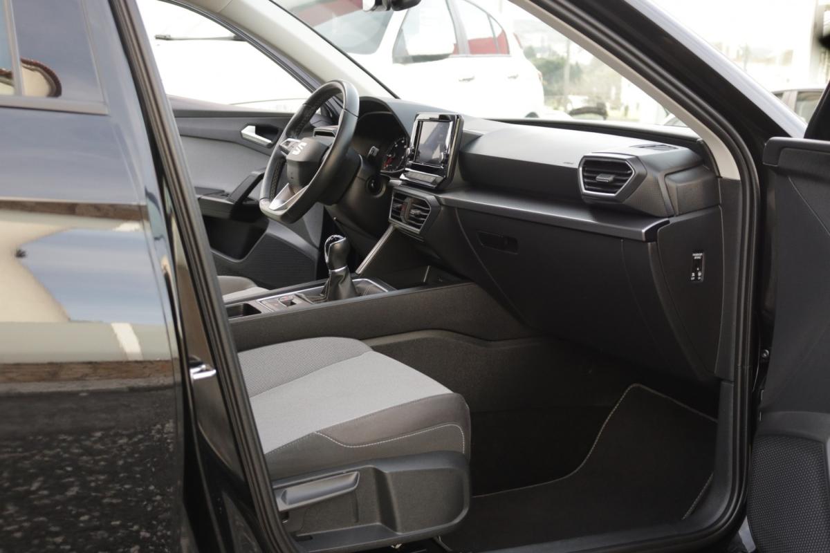 seat-leon-2023-diesel-2000cc